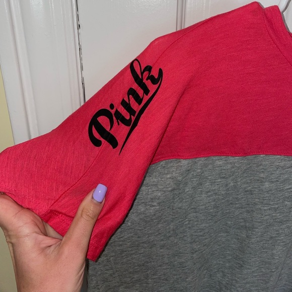 VS PINK T-Shirt - Picture 2 of 6